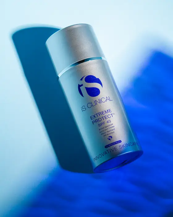 iS Clinical Extreme Protect SPF 40 - Transparent